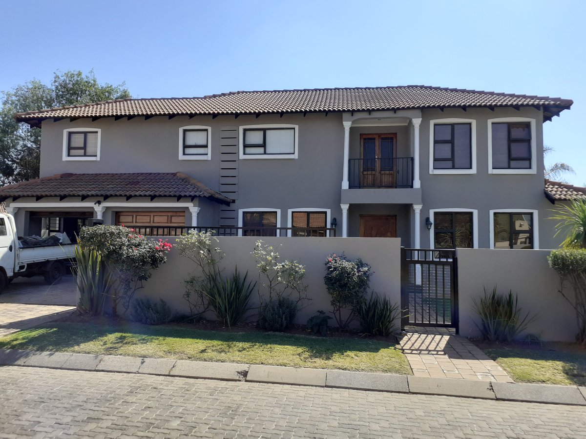 jcobe_projects's tweet photo. Exterior Renovations🦺  done for client in Rynfield, Benoni. 

Contact us for an affordable quote.
Call/Whatsapp: 067 203 9655 
Email    : jcobecon.tj@gmail.com 

#Renovations #Refurbishments #BBTitans #BBTitans2023 #TheLastOfUs #loadsheddingstage6 https://t.co/GoyCO4YA2Z