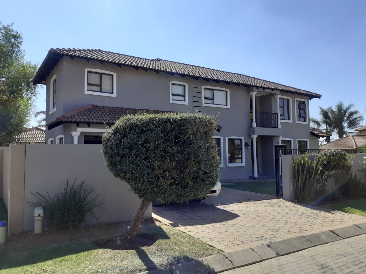 jcobe_projects's tweet photo. Exterior Renovations🦺  done for client in Rynfield, Benoni. 

Contact us for an affordable quote.
Call/Whatsapp: 067 203 9655 
Email    : jcobecon.tj@gmail.com 

#Renovations #Refurbishments #BBTitans #BBTitans2023 #TheLastOfUs #loadsheddingstage6 https://t.co/GoyCO4YA2Z