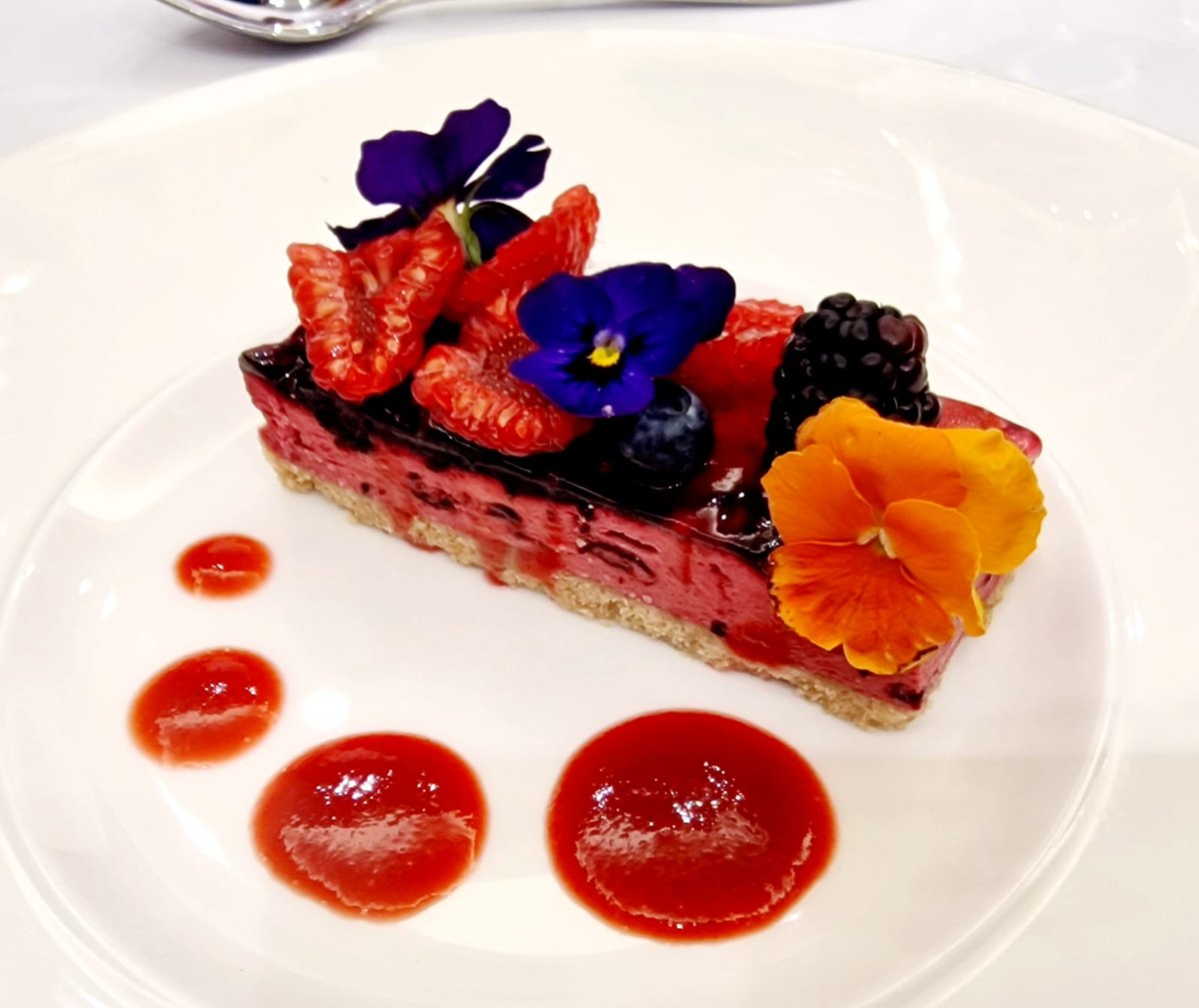 sodexo_live's tweet photo. Our team at @HampdenPark  hosted the Viaplay Cup semi-finals last weekend, welcoming 90,000-plus fans across the two fixtures. 🏆

Menu highlights in the Superbox included local smoked Scottish salmon, vegan + vegetarian options, and Scottish cheeses. 🌟 #liveevents #hospitality https://t.co/PyedFqbeJl