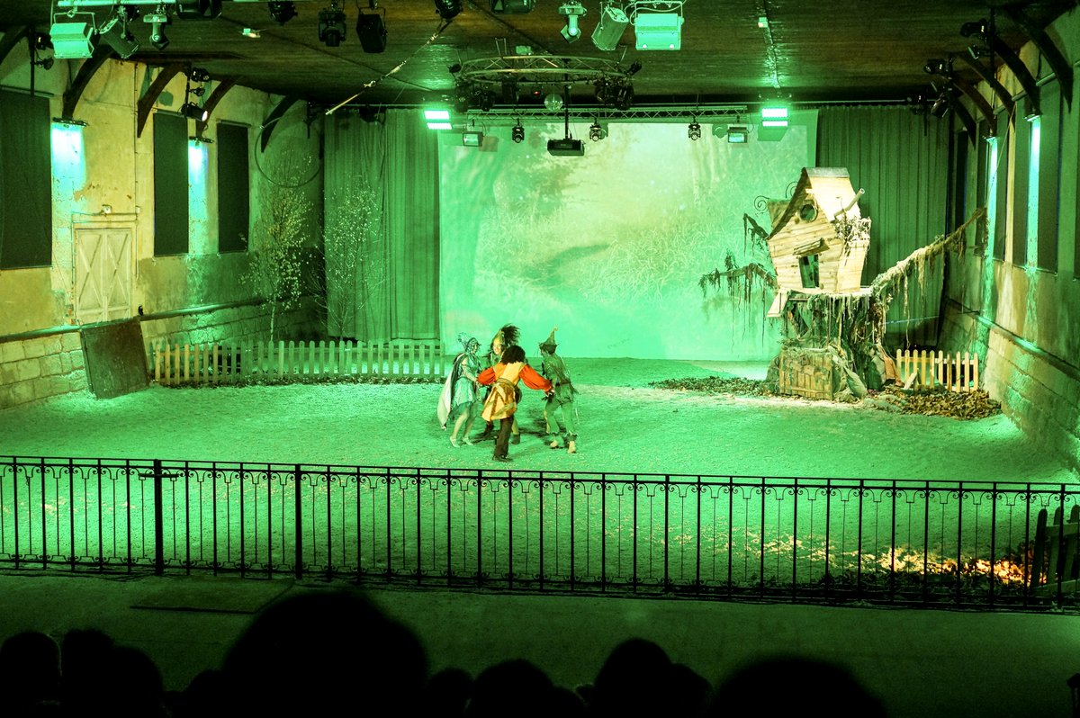 's tweet image. Merci d'être venus si nombreux aux différentes représentations du #spectacle "Le Mystère du Triskell" 🎅🙌🏼

Bravo à la compagnie L’art est Cabré pour ce magnifique spectacle qui nous a fait vivre un moment féérique au #HarasduPin 👏

Prochain spectacle en février ! 😉