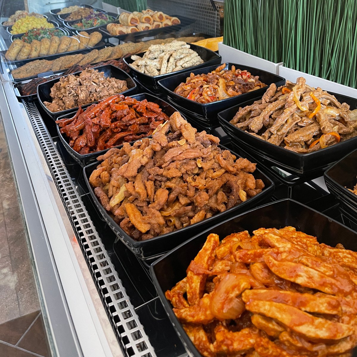 Looking for some meal ideas?  Check out our butcher counter for some tasty inspiration.

#plantbased #plantbasedmarket #plantbasedbutcher #mealideas #toronto #collegestreet #dinner #lunch