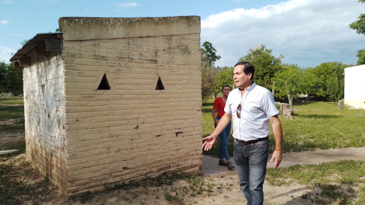 papin1970's tweet photo. Junto al compañero Alejandro González visité las escuelas del Ojo de Agua y de Balboa, con el fin de ir relevando  los edificios escolares para  su acondicionamiento.  Es prioridad la educación en la gestión del intendente  Solís.   Felicito a  Karen y Nina por sus trabajos https://t.co/6TW6eMYt8V