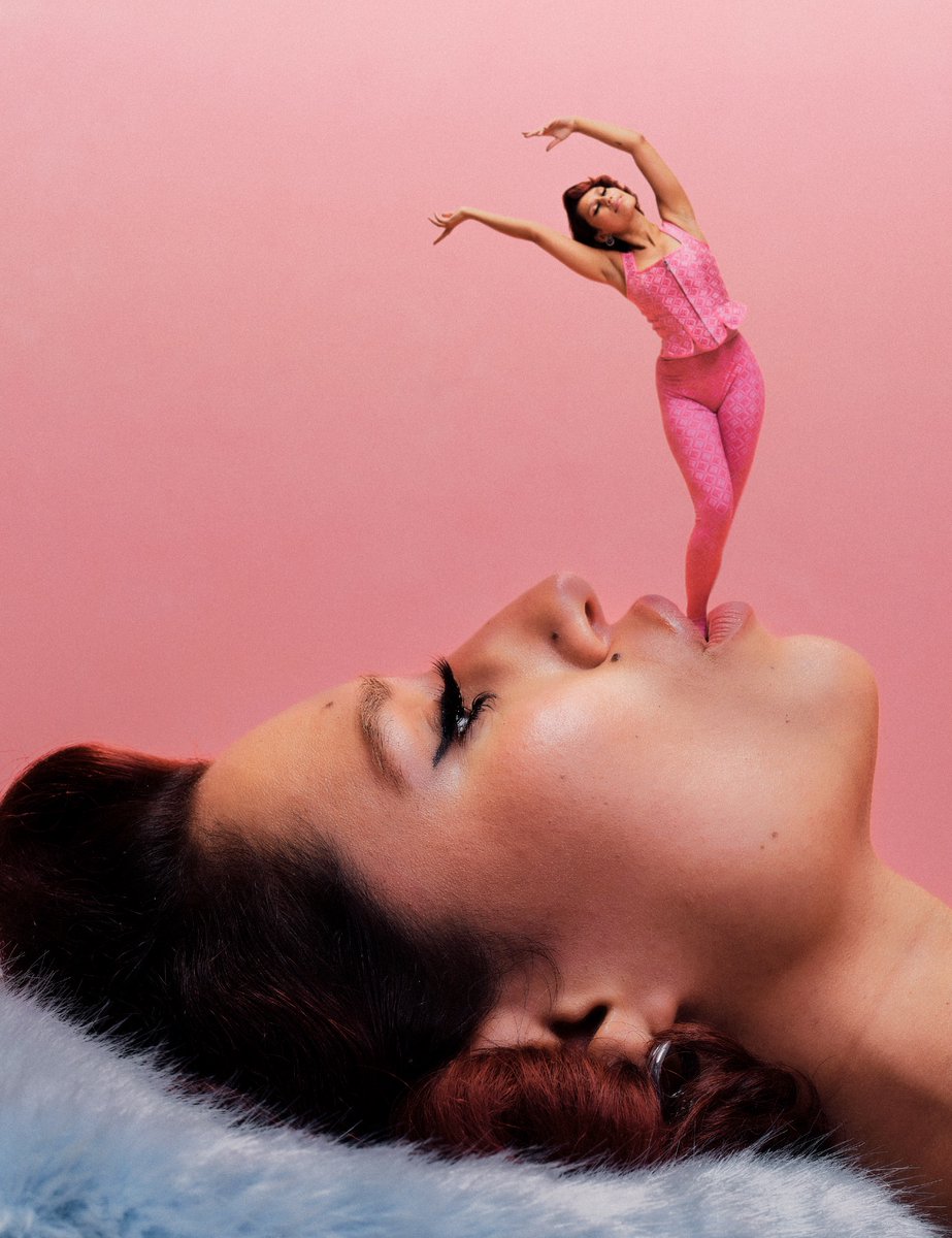 twentytwenty_'s tweet photo. New work from Em Cole who photographs singer/songwriter Raye 

https://t.co/qpC3HaopIJ https://t.co/PEKLb7We7j