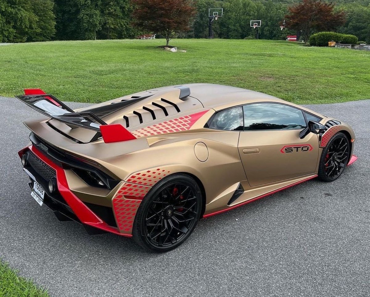 DailyLamboTM's tweet photo. Lamborghini Huracán STO spec'd in Bronzo Zenas with Contract pack in Rosso Mars 😍 https://t.co/V9vwKuEHeF