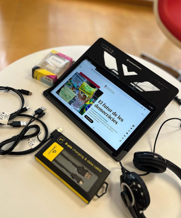 craibellesarts's tweet photo. ✨Nou material arribat al #CRAIBellesArts ✨

✅ 2 faristols
✅ 1 auriculars USB
✅ 2 cables USB tipuc C
✅ 2 cables USB per Iphone
✅ 4 carregadors USB

Si voleu demanar-los en #préstec dirigeix-te al taulell.

#equipament #craiub https://t.co/FFO0JjVoUW