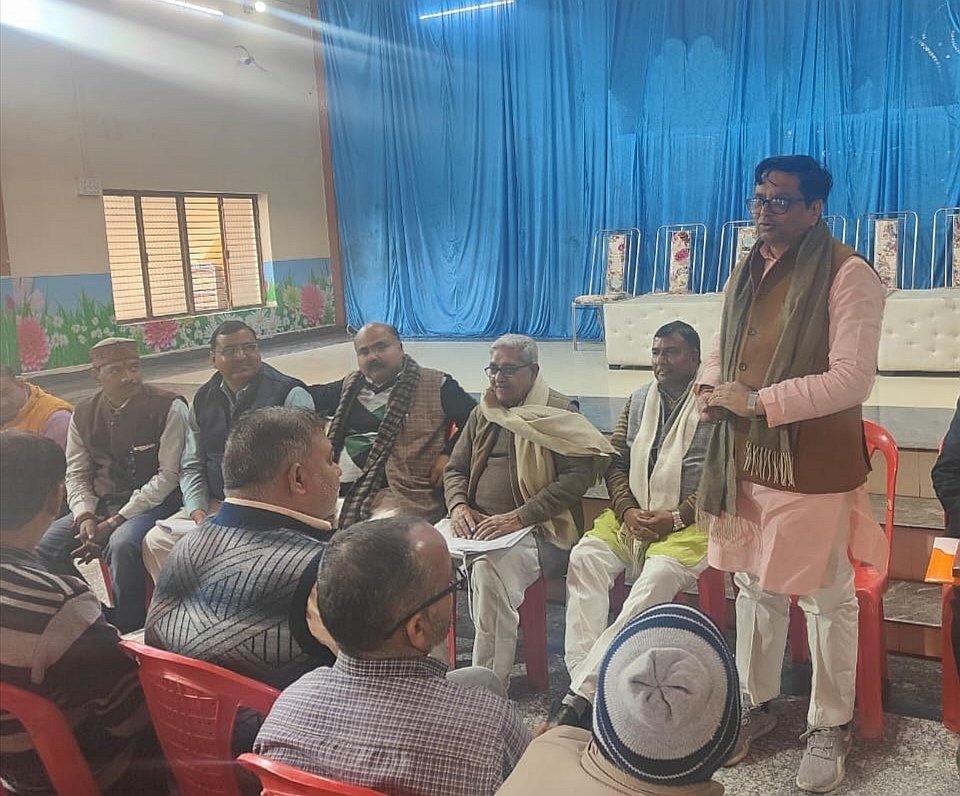 mlcarunpathak's tweet photo. दुनिया में झूठ आसानी से फैलता है, सच को मेहनत करनी पड़ती है। 

आज जनपद उन्नाव के विभिन्न ब्लॉक म���ं आगामी विधान परिषद स्नातक चुनाव की तैयारियों के क्रम में बैठकों में सम्मिलित रहा।

@BJP4UP 
@BJP4India https://t.co/4LJ7XbDrsd