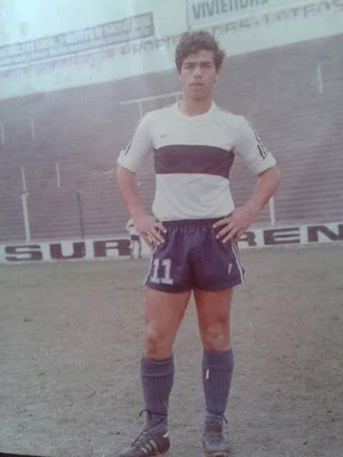eldecanomensana's tweet photo. #GELP #CGE #ExTriperos #Enero
El 18 de enero de 1964 nacimiento de Carlos Alberto “Sapo” Girardengo, en La Plata. Fruto de las inferiores desde la 9na división. Jugó en el año 1983. Trabajó en la coordinación de divisiones juveniles.
Ph: gentileza @CGirardengo https://t.co/gh4SwoVM3I