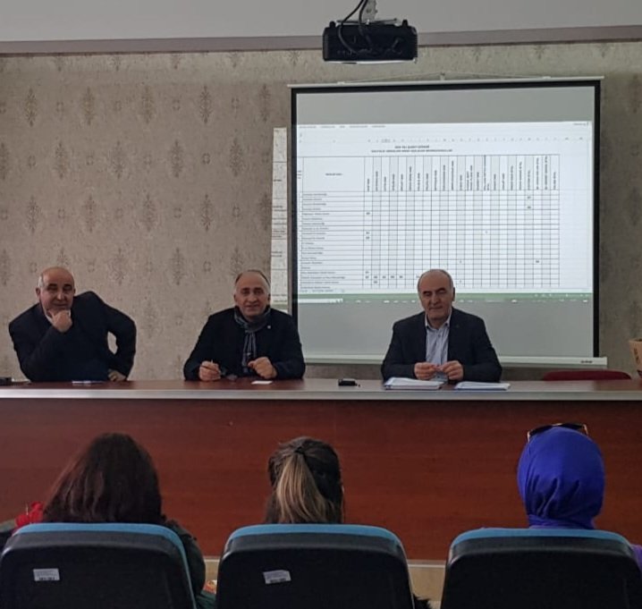 AnkaraMTE's tweet photo. Komisyonlar 2023  planlaması için toplandı! 🎯
🔷️ Alan Dal Belirleme 
🔷️Mesleki Tanıtım &amp; Yöneltme
🔷️ Denklik ve Sınav 
@tcmeb @MemAnkara https://t.co/I0VJLMfDAg