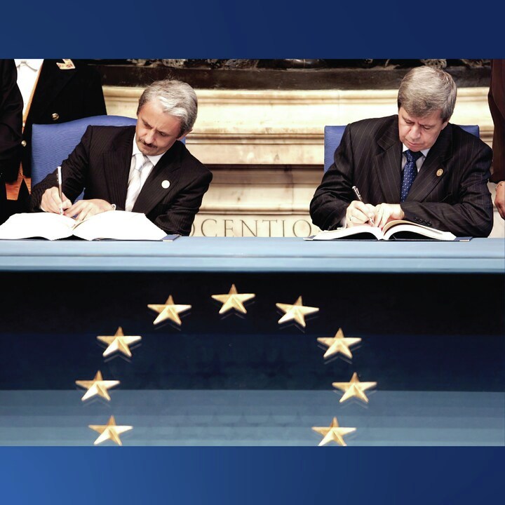 SlovakiaMFA's tweet photo. #Slovakia is a part of European community 🇪🇺 

🇸🇰 became a member of the #EU in 2004, joined the #Schengen area in 2007 &amp; adopted € in 2009. We strengthened our voice in foreign policy, gained a freedom of travel &amp; access to the single market.

#MissionSlovakia 3️⃣0️⃣ https://t.co/S0BbouRXDa