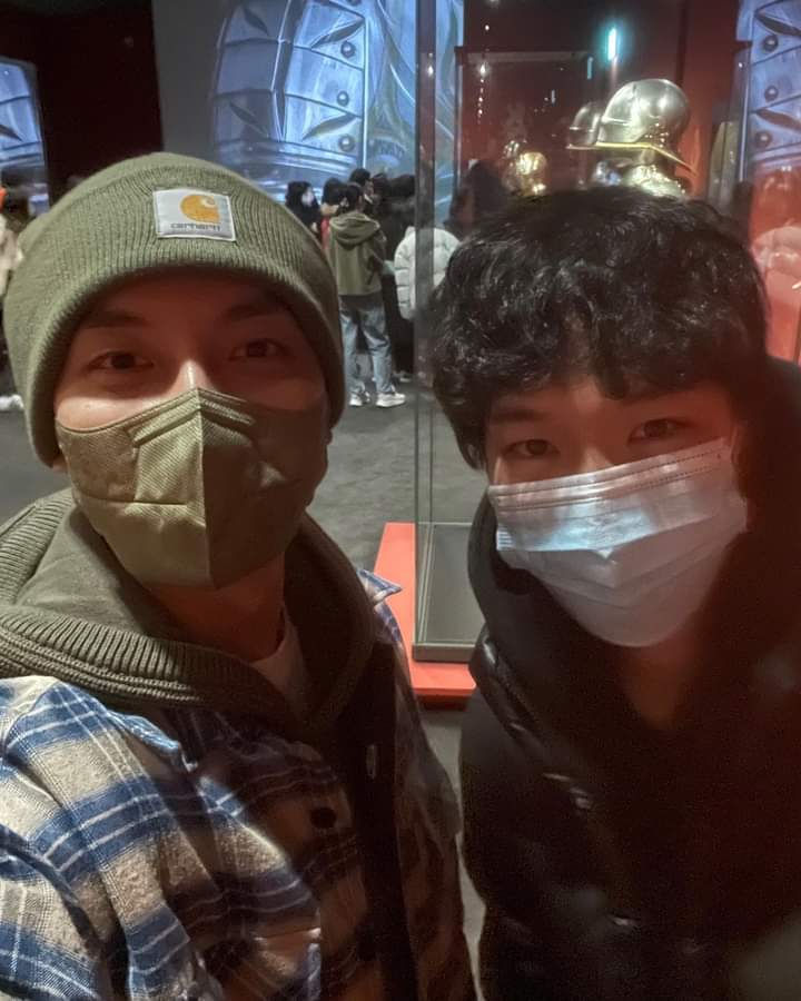 lsg_myanmar's tweet photo. [18.01.2023] Trevari Shares Photos with 💞Lee Seung Gi💞

Cr @soo_trevari 

ဒီနေ့ ‌ကိုရီးယား အမျိုးသားပြတိုက်ကို ရောက်နေတဲ့ အိုပါးနဲ့ အတူရိုက်ထားတဲ့ ပုံရိပ်လေးတွေကို Trevari CEO  က သူရဲ့ IG မှာ ပြန်လည်မျှဝေခဲ့တဲ့ ပုံရိပ်လေးတွေပါ 😍

#이승기 #LeeSeungGi
#byhumanmade #LSGMyanmar https://t.co/CTaybzHxBz