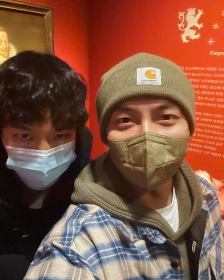 lsg_myanmar's tweet photo. [18.01.2023] Trevari Shares Photos with 💞Lee Seung Gi💞

Cr @soo_trevari 

ဒီနေ့ ‌ကိုရီးယား အမျိုးသားပြတိုက်ကို ရောက်နေတဲ့ အိုပါးနဲ့ အတူရိုက်ထားတဲ့ ပုံရိပ်လေးတွေကို Trevari CEO  က သူရဲ့ IG မှာ ပြန်လည်မျှဝေခဲ့တဲ့ ပုံရိပ်လေးတွေပါ 😍

#이승기 #LeeSeungGi
#byhumanmade #LSGMyanmar https://t.co/CTaybzHxBz