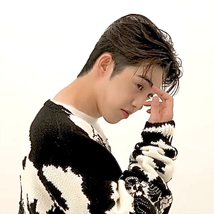 kkonid's tweet photo. 12. #2leader
awalnya liat di twt-an ka hara, trs kayak IHHH LUCU JUGA DUO LEADERR, eh ternyataa temenku biasnya cheol dan suka romsae dia akhir akhir ini suka mereka as couple, dan minta tolong aku bikinin onetweet mereka, trs aku jdi *jatuh cinta* ke mereka jg ALAH https://t.co/Zrn50kXPSB