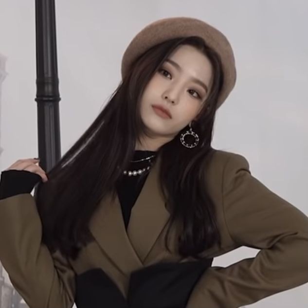 kkonid's tweet photo. 12. #2leader
awalnya liat di twt-an ka hara, trs kayak IHHH LUCU JUGA DUO LEADERR, eh ternyataa temenku biasnya cheol dan suka romsae dia akhir akhir ini suka mereka as couple, dan minta tolong aku bikinin onetweet mereka, trs aku jdi *jatuh cinta* ke mereka jg ALAH https://t.co/Zrn50kXPSB
