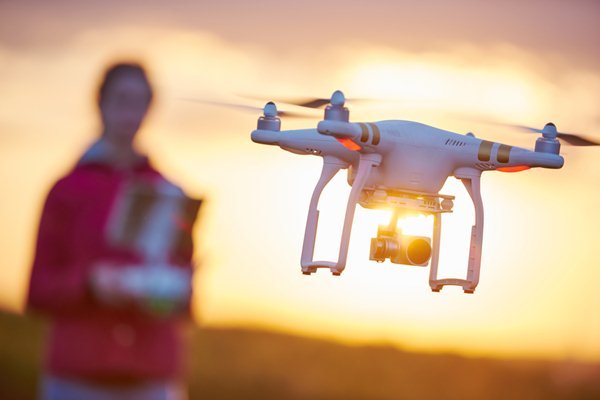 blockmark_'s tweet photo. Macchine fotografiche per immortalare momenti, videocamere per ricordare attimi, i droni si usano per giocare, per hobby e per attività di livello professionale, trovano applicazione in numerosi campi da quello ludico ai settori audiovisivo e fotografico #droni #sconti #ecommerce https://t.co/0FSNusRzN4