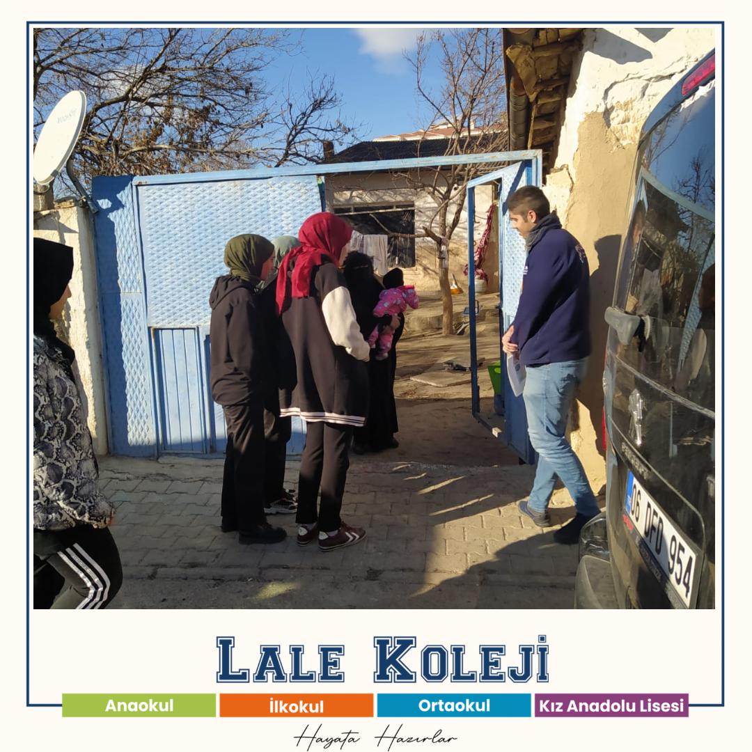 LaleKoleji's tweet photo. Sosyal Dayanışma ve Topluma Hizmet faaliyeti kapsamında @LaleKoleji Kız Anadolu Lisesi öğrencileri olarak el birliği ile Konyamızda yaşayan ihtiyaç sahibi mazlumlara az da olsa destek olmaya çabaladık. 
Çok mahzunuz. Rabbim bizleri gördüğümüz iyiliklerden geri koymasın... https://t.co/pTBbbl2CLS