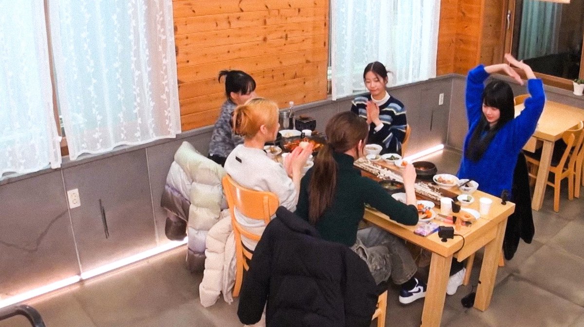 FIMlogs's tweet photo. #르세라핌 https://t.co/khoVqMynu0