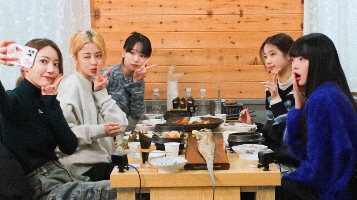FIMlogs's tweet photo. #르세라핌 https://t.co/khoVqMynu0