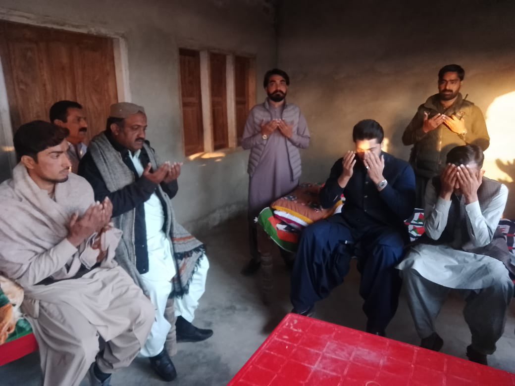 GhanwerIsran's tweet photo. Offered Condolence with Ali Hassan Langha at his residence in Arzi Bhutto along with notables of Taulka Sijawal Junejo, UC Arzi Bhutto, Taulka Sijawal Junejo, District #Kamber &amp; #Shahdadkot. https://t.co/L0HdRbwBrP