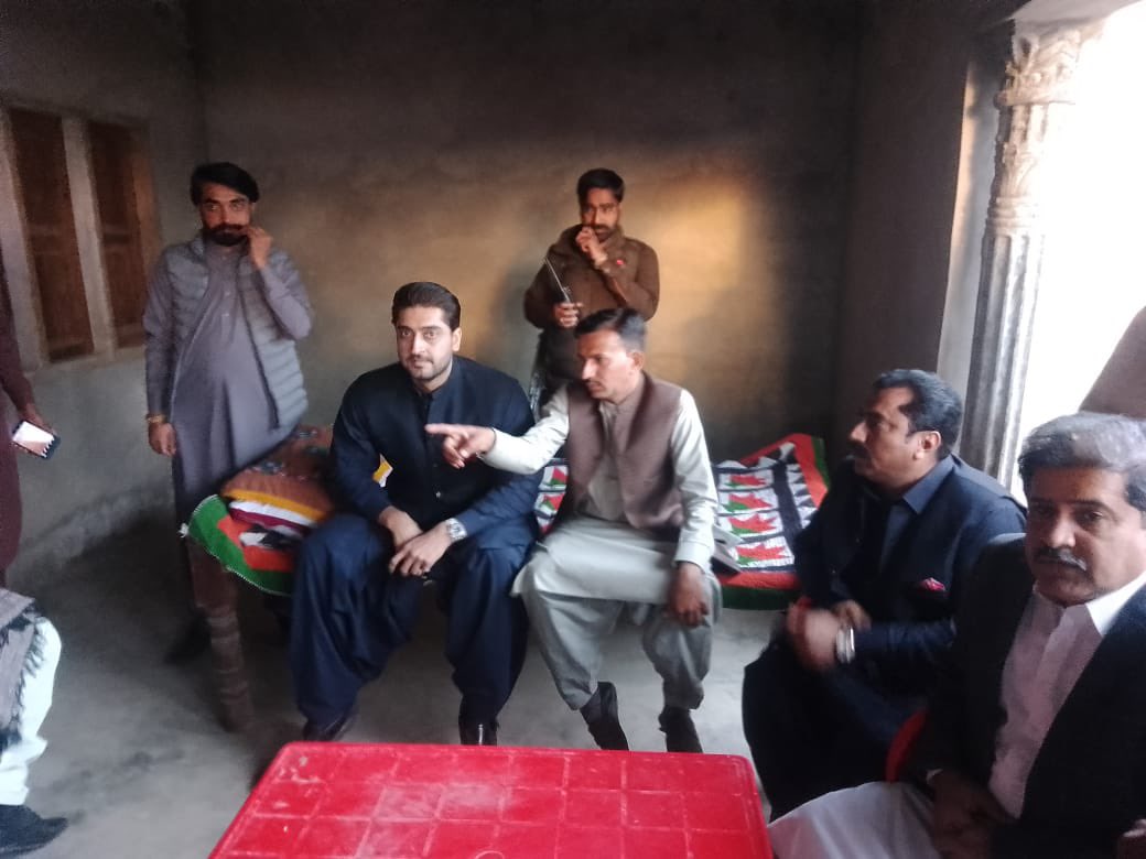 GhanwerIsran's tweet photo. Offered Condolence with Ali Hassan Langha at his residence in Arzi Bhutto along with notables of Taulka Sijawal Junejo, UC Arzi Bhutto, Taulka Sijawal Junejo, District #Kamber &amp; #Shahdadkot. https://t.co/L0HdRbwBrP