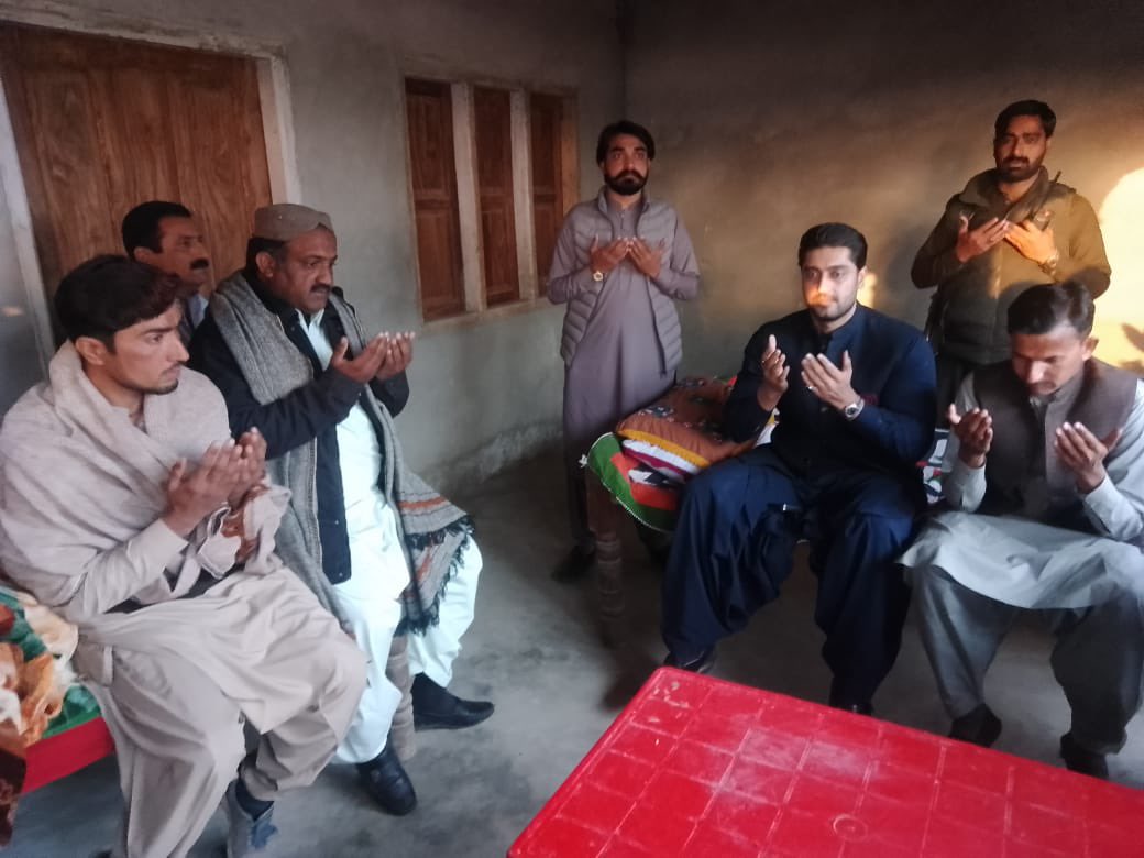 GhanwerIsran's tweet photo. Offered Condolence with Ali Hassan Langha at his residence in Arzi Bhutto along with notables of Taulka Sijawal Junejo, UC Arzi Bhutto, Taulka Sijawal Junejo, District #Kamber &amp; #Shahdadkot. https://t.co/L0HdRbwBrP