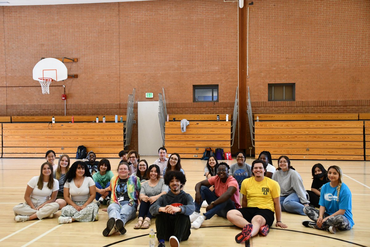 BreakthroughKD's tweet image. Are you interested in teaching or working with younger students?

Breakthrough at Kent Denver is currently hiring Summer 2023 Teaching Fellows!
***
Join this incredible community. Click the link below and APPLY TODAY!!!

Teaching Fellow Application- bit.ly/teachbkd