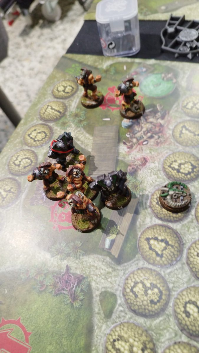Habemus_Ludum's tweet photo. #habemusliga
#quedadashabemusludum
Qué bien sabe un partido de #BloodBowl cualquier día de la semana!!!
#HBBL #HabemusBloodBowlLeague #FantasyFootball #GamesWorkshop #warhammer #tabletop #tabletopgaming #tabletopgames https://t.co/mnwnf3l4ZU