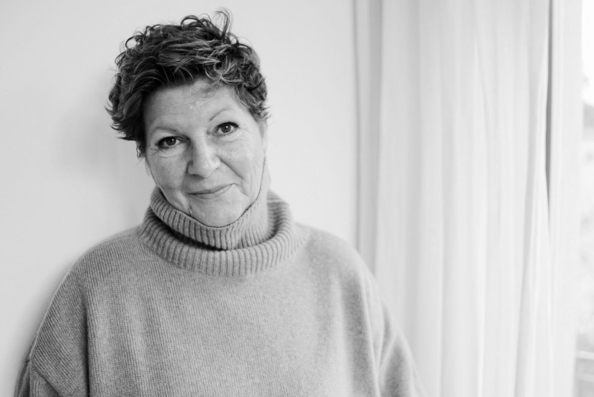 The casting director of Dark, Simone Bär, passed away. Her incredible work for Dark will always be remembered. Rest in peace ✨