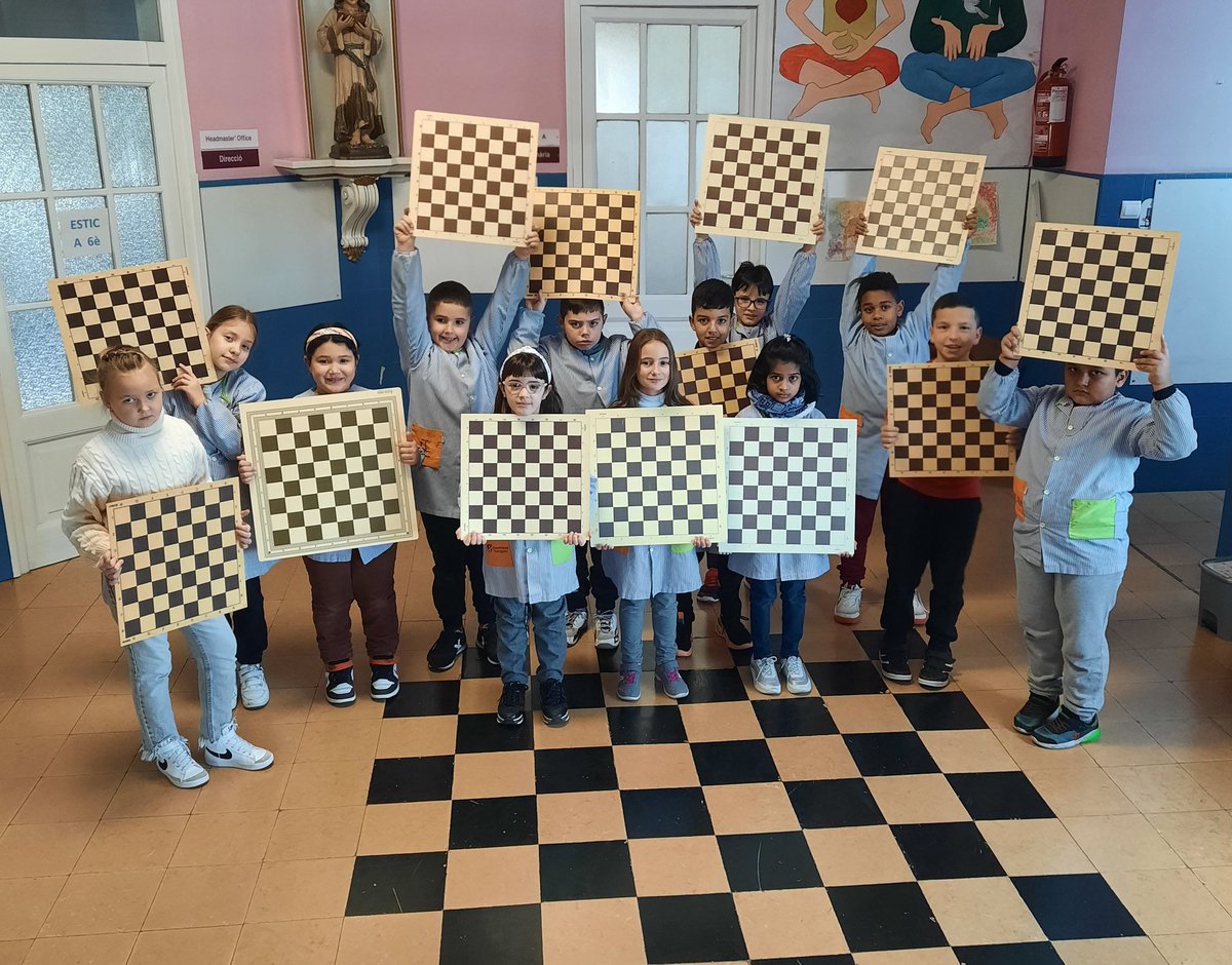 dominiquesTGN's tweet photo. 💚🧡 Vivim intensament els #escacs i comencem a celebrar des de ja mateix i granet a granet, el Torneig de Sant Domènec d'Escacs 2023 ♟
🧡💚 
Som escacs,
#somDominiquesTGN🌟
@escacstarragona @escacs_cat https://t.co/Johxc2CdeK