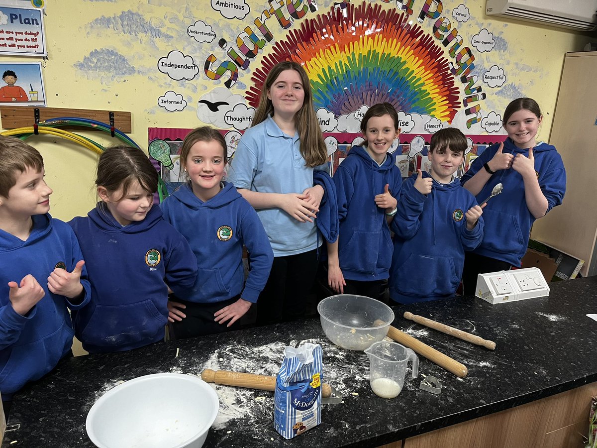 llanrhidianp's tweet photo. Caffi Cynefin club tonight! Cooking and table setting skills. Da iawn pawb. Come out of the rain tomorrow and have a cup of tea with us. 9 - 11:45am. #LlanPryCop #LlanCynefin #LlanComm https://t.co/XU2dZSJ3wL