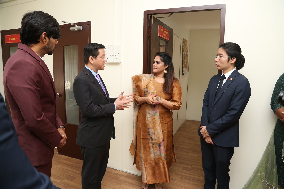 AmbNguyen_T_Hai's tweet photo. Congratulate @OverseasAieraa on initial achievement in bringing Indian students to Viet Nam’ medical universities in 2022. Looking forward to more Indian students to Viet Nam to study in the years ahead and vice versa. https://t.co/LH6UOUBjaF