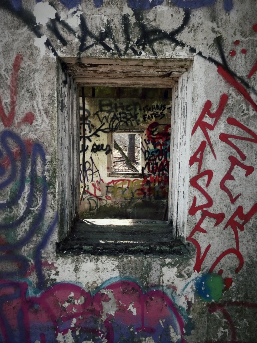 A window to the past.
#ruins #graffitiart #graffiti #graffitiphotography #abandonedchurch #abandoned #abandonedphotography #photography📷 #uberx #uberxphotography #creepy