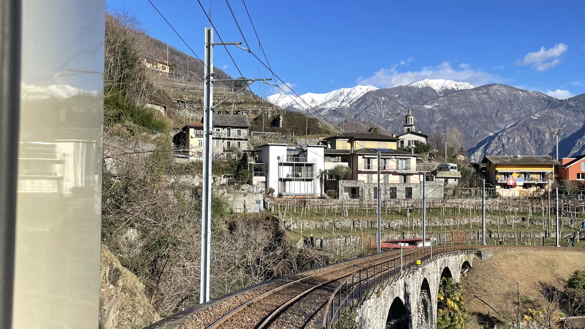 AndreasWiede's tweet photo. Earlier this afternoon: a really enjoyable train ride from #Locarno🇨🇭to #Domodossola 🇮🇹 over the lovely #Centovalli #ValleVigezzo narrow gauge line in beautiful weather. 1/2 https://t.co/NvW8DqruZ3