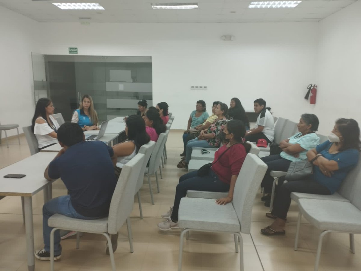 IEPS_Ec's tweet photo. 📍#SantaElena | Nuestro equipo técnico Zonal 5 realizó la socialización de beneficios y requisitos para obtención de Certificado RUA (Registro Unico Artesanal) para los actores de la EPS gracias al trabajo interinstitucional con @Produccion_Ecu #MPCEIP
#ImpulsoProductivoEPS https://t.co/uM8FBeHXs9