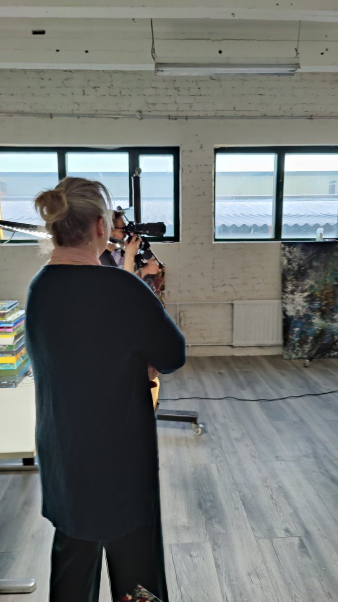 despacito68i's tweet photo. @ArtMoots Fotosession #hints4art https://t.co/T69XOoHBZg