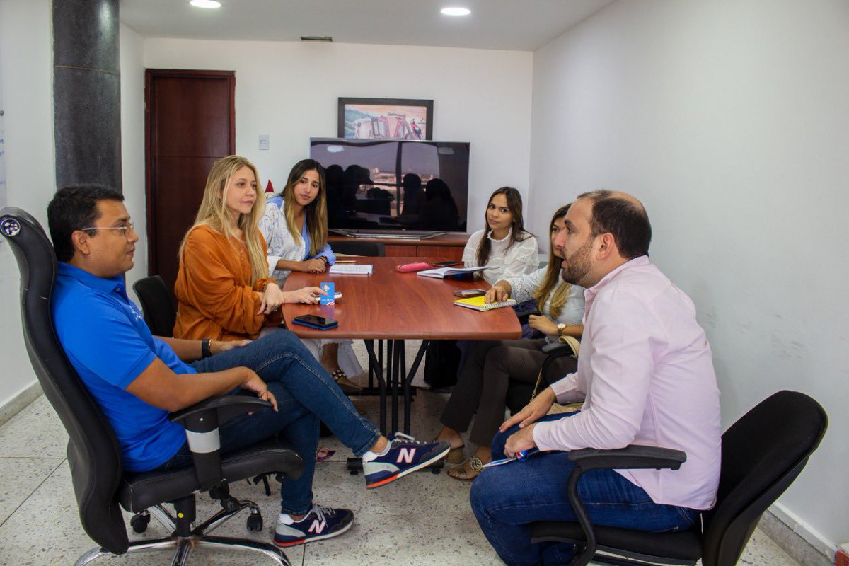 juandelacruz_ca's tweet photo. #Hoy, con Natalia Zapata y Daniela Gutiérrez de @ProBaq, quienes han mostrado un gran interés en saber cómo ha sido nuestro trabajo en la creación de la Industria de Videojuegos en el Atlántico, para incentivar iniciativas en Barranquilla y seguir beneficiando al talento local. https://t.co/kUVPSfq2pd