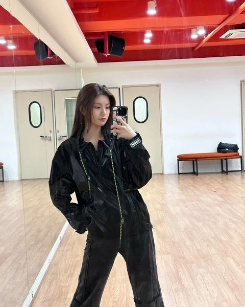 • FANCAFE •

"Yiren de hoje🙋‍♀️"

#Yiren #イロン #王怡人 #이런
#EVERGLOW #에버글로우 #エバーグロー <a href="/EVERGLOW_twt/">EVERGLOW(에버글로우)</a>