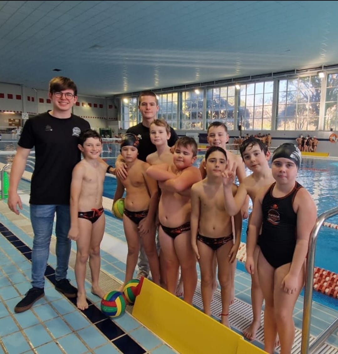 WTuria's tweet image. L@s benjamines se lo pasaron en grande en Elche el pasado sábado. 

Dirigid@s por un jovencísimo y prometedor equipo técnico, plasmaron en el agua muchas de las cosas que están aprendiendo. 

Enormessss nuestr@s peques!!!!