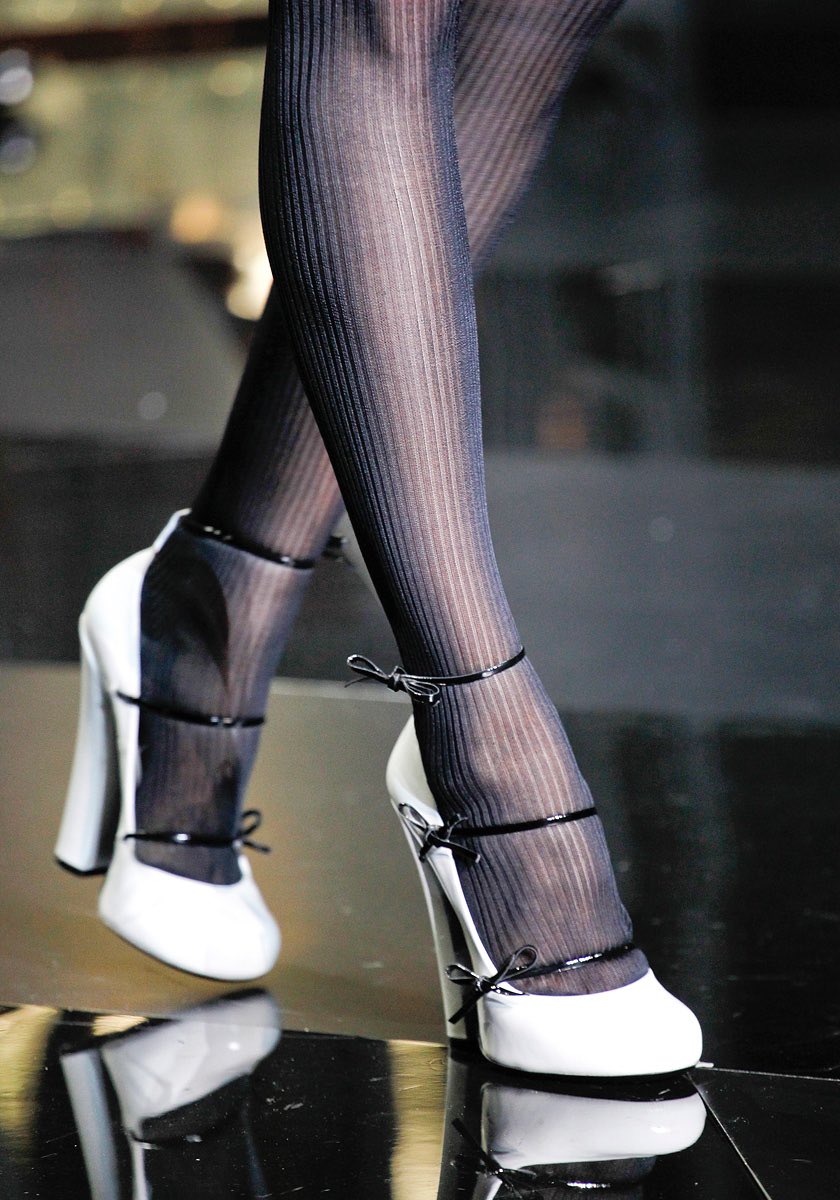 beyza misses chandler on X: Fetish pumps, Louis Vuitton Fall 2011 by Marc  Jacobs  / X