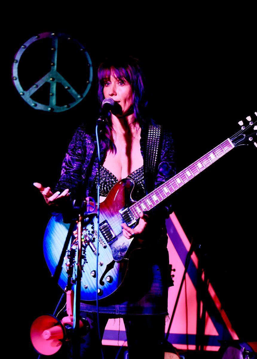 Wir sind schon very excited! 

SCHWESSI <a href="/schwesskapaden/">Schwessi</a> &amp; ihre fantastische Band in Concert - am 24. März exklusiv in der Likörelle-Bar der Panik City, yeah￼‼️🎸💜

￼￼￼Tickets im Vorverkauf >> panikcity.de/schwessi/