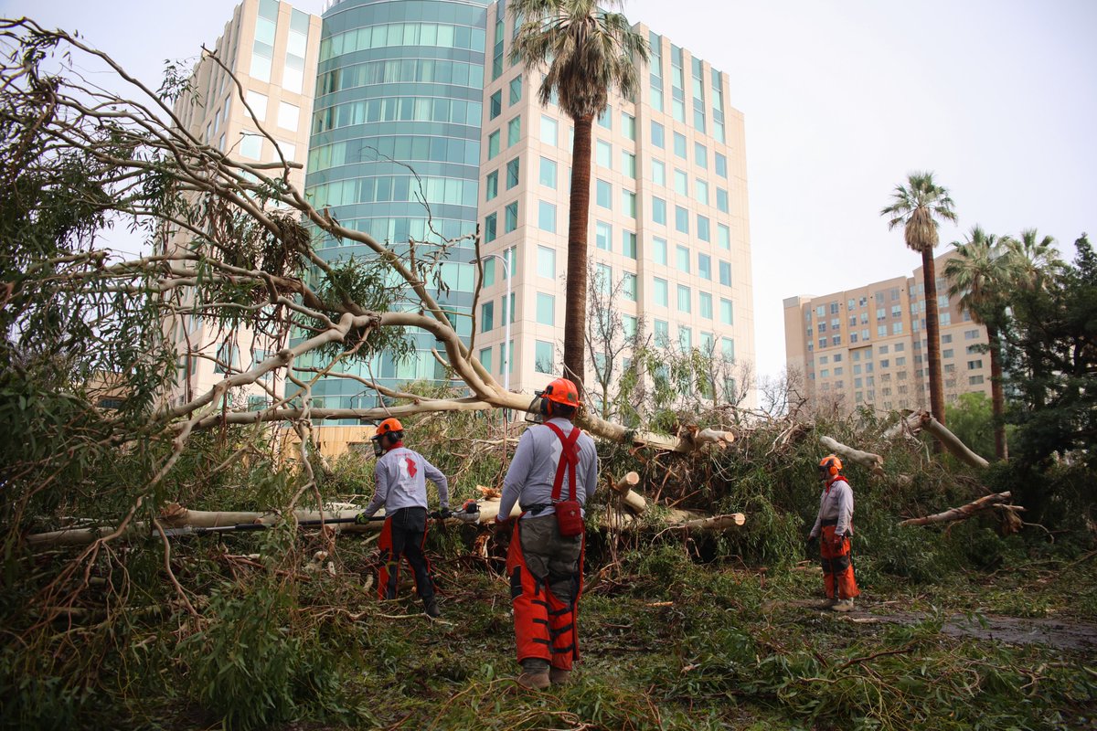 TeamRubicon's tweet photo. The rain is finally starting to let up in California and Greyshirts are hard at work helping clean up debris from multiple storms in the State’s Capitol. https://t.co/IgRuyJrkeY