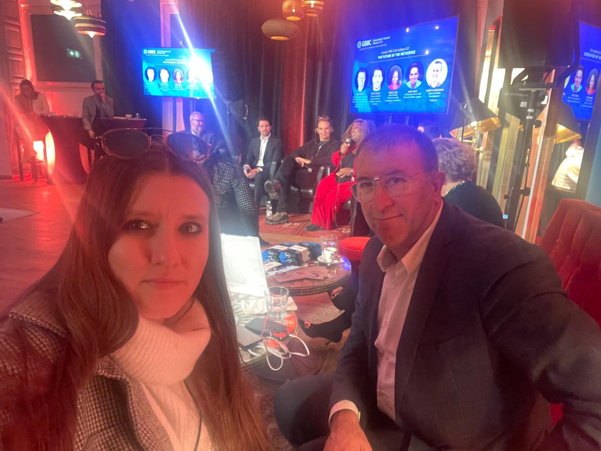 📍 Aquesta setmana, en <a href="/QUIRZESALOMO/">Quirze Salomo</a>, CEO del #CBCat, i la <a href="/VMarinchuk/">Vasilisa Marinchuk</a>, directora del <a href="/D4Aconf/">D4A Conference</a> estan a Davos, visitant l'esdeveniment anual de  <a href="/GBBCouncil/">Global Blockchain Business Council (GBBC)</a> 

Ara mateix assisteixen a una interessant taula rodona sobre el futur dels #metaversos 🚀