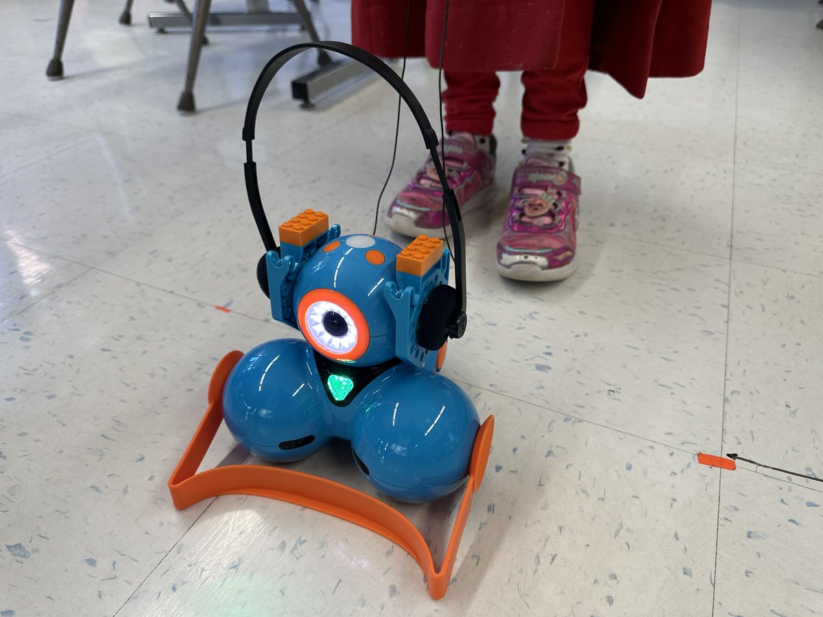 AdamsvilleTech's tweet photo. @BRRSDAdamsville students are jamming out with Dash! 🎶🎵🎶
#100DaysOfCode #create #EdTech #STEM #Robots
@WonderWorkshop @BRRSDTech @BRRSDComm https://t.co/JZbTyPhi5g