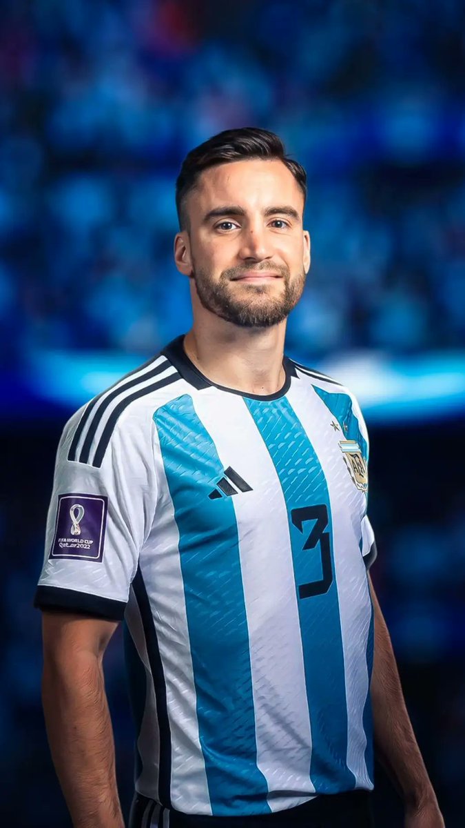 Radical el cambio estético que tuvo Tagliafico de un mundial a otro, pasó de parecerse a un pibe de inferiores a ser el hombre más hermoso jamás creado