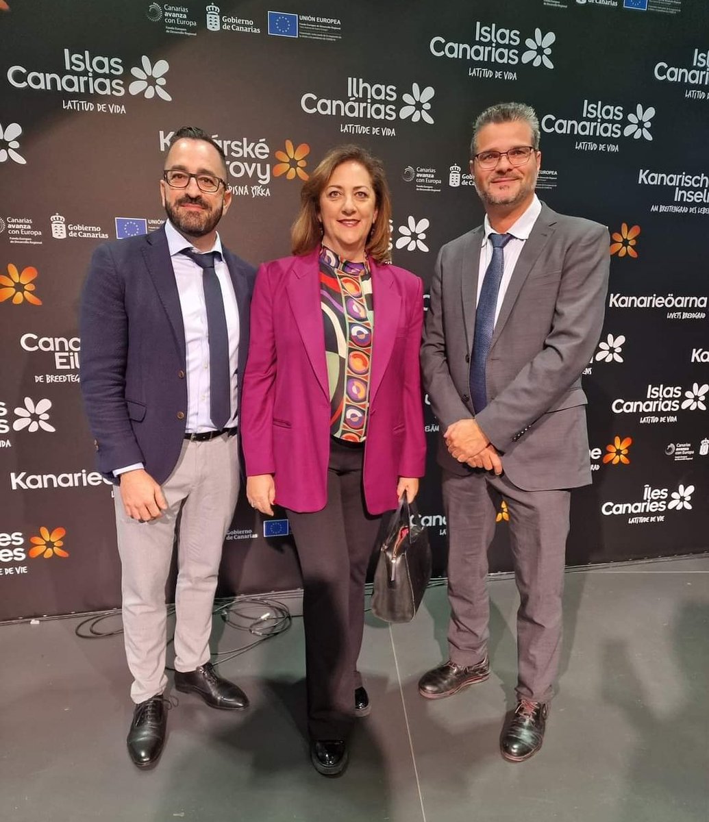 Valentinabogad's tweet photo. Con el fabuloso equipo de @asociacionascav en @fitur_madrid defendiendo el sector de #viviendavacacional #viviendaturistica #turismo https://t.co/ZnOUyf1fJu