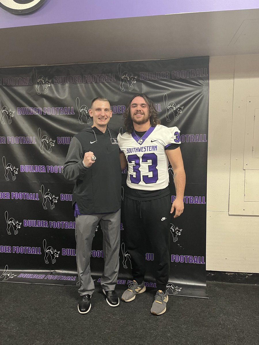 CarsonWilder8's tweet photo. Thank you to @BuilderFootball for my first offer to play at the next level. Thank you @CoachStrongSC and @CoachGriffSC for the visit.
•
•
•@BluejaysGuthrie @CoachBeeby https://t.co/O9xOyF7Ewv