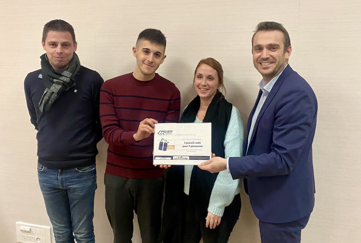 FFBAura's tweet photo. 🏆 La profession régionale du #BTP & @PROBTPCentreEst ont remis le Prix du Mérite à Axel Giusta.Accompagné de Thomas et Jessica Rigoudy, ses chefs d'entreprise
Ce prix vient récompenser son implication sur la démonstration de #solier lors du Mondial des Métiers
@AURAOrientation https://t.co/JaYGNTeMjY