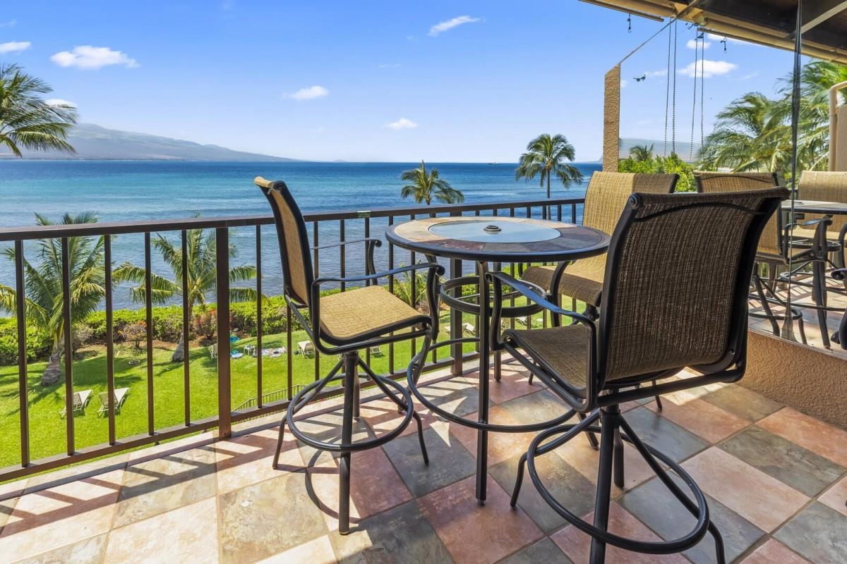 HawaiiLife's tweet photo. Just listed by Pamela Reader, R(B) is 190 HAUOLI Rd #404 on Maui, for $1,199,000.

https://t.co/s4VdywhhRl

Maui does not get much better than this! This oceanfront unit at Maalaea Banyans is 2 bedroom/2 bath with a bonus room, and direct ocean views!

#HawaiiLife #Maui https://t.co/eOSRrR3MEZ