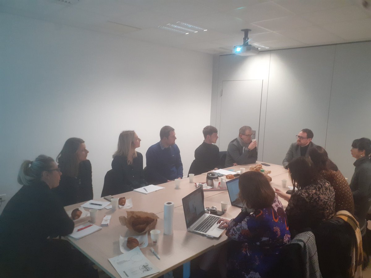 Melanie Majka (@melaniemajka) on Twitter photo Une réunion à destination des acteurs de l'entrepreneuriat afin d'informer sur l'offre de services et aides #PoleEmploi a eu lieu ce jour en agence #LensGare ! Un moment riche en échanges au profit de nos publics respectifs ! <a href="/VLecreux/">Virginie Lecreux</a> <a href="/Remyjourdain/">Rémy JOURDAIN</a> <a href="/NeveuCorinne/">Corinne NEVEU</a> Une réunion à destination des acteurs de l'entrepreneuriat afin d'informer sur l'offre de services et aides #PoleEmploi a eu lieu ce jour en agence #LensGare ! Un moment riche en échanges au profit de nos publics respectifs ! <a href="/VLecreux/">Virginie Lecreux</a> <a href="/Remyjourdain/">Rémy JOURDAIN</a> <a href="/NeveuCorinne/">Corinne NEVEU</a>