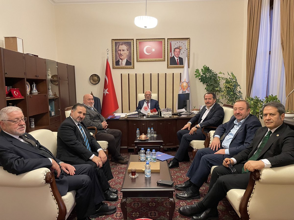 _aliyalcin_'s tweet photo. Sözleşmeliye Kadro Düzenlemesinde Tarafımızdan Görülen Aksaklıkların Giderilmesi İçin Meclis Mesaimize Devam Ettik

1-Toplu Sözleşme kazanımımız olan “Sözleşmeli Personelin Kadroya Geçişi” düzenlemesi TBMM Genel Kuruluna indi.
3+1’in mazeret tayininde geriye gidiş olmasın dedik. https://t.co/ZB20NRB59D