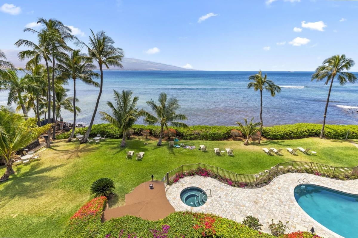 HawaiiLife's tweet photo. Just listed by Pamela Reader, R(B) is 190 HAUOLI Rd #404 on Maui, for $1,199,000.

https://t.co/s4VdywhhRl

Maui does not get much better than this! This oceanfront unit at Maalaea Banyans is 2 bedroom/2 bath with a bonus room, and direct ocean views!

#HawaiiLife #Maui https://t.co/eOSRrR3MEZ